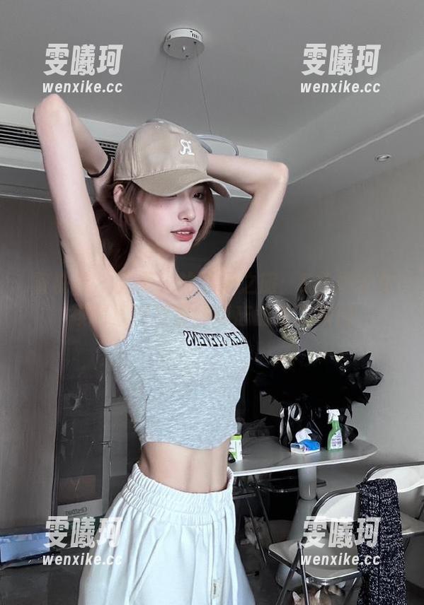 蜜桃社-E杯奶茶 蜜桃社 - 无圣光的摄影之旅:E杯奶茶女孩图集捕捉那些难忘的青春瞬间