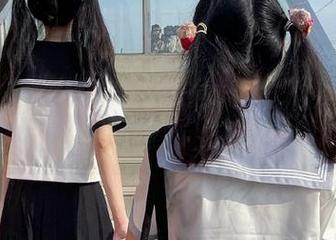 蜜桃社 – 在初月眼镜的世界里，美图图包尽展她的独特魅力与时尚感！