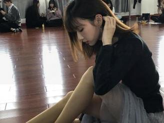 蜜桃社 – “杏子空姐”最新美图套图分享，展现空姐职业的多彩生活