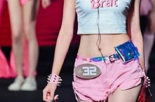 蜜桃社 – 谢芷馨Sindy全套写真：荣耀与使命并存的秘书风采