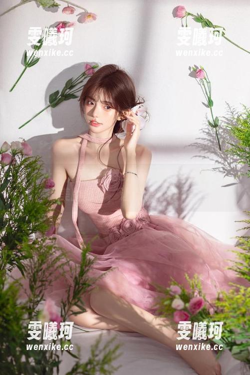 蜜桃社-陆萱萱Cecilia 蜜桃社 - 陆萱萱Cecilia的时尚秘笈:套装美图图包,让你爱不释手!