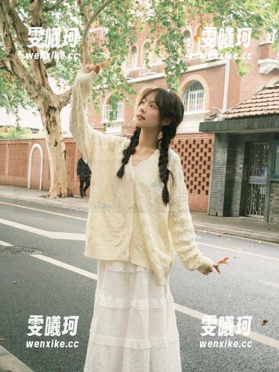 袜啵啵-小沫 袜啵啵 - 花絮版小沫白棉袜写真,展现温柔与活力的完美套图!