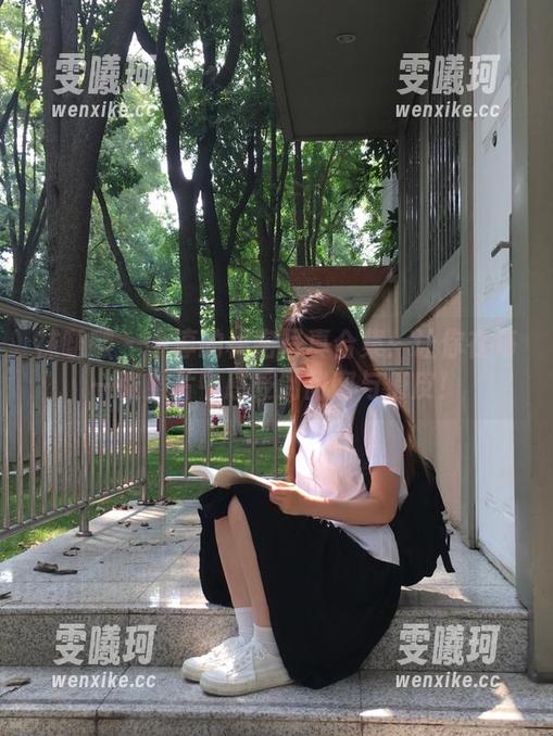 袜啵啵-小淳 袜啵啵 - 小淳的秘密写真合集:让你在每一张照片中感受到甜蜜与俏皮!