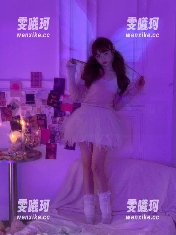 袜小喵 探索袜小喵的写真世界,给腿保个健的灵动瞬间