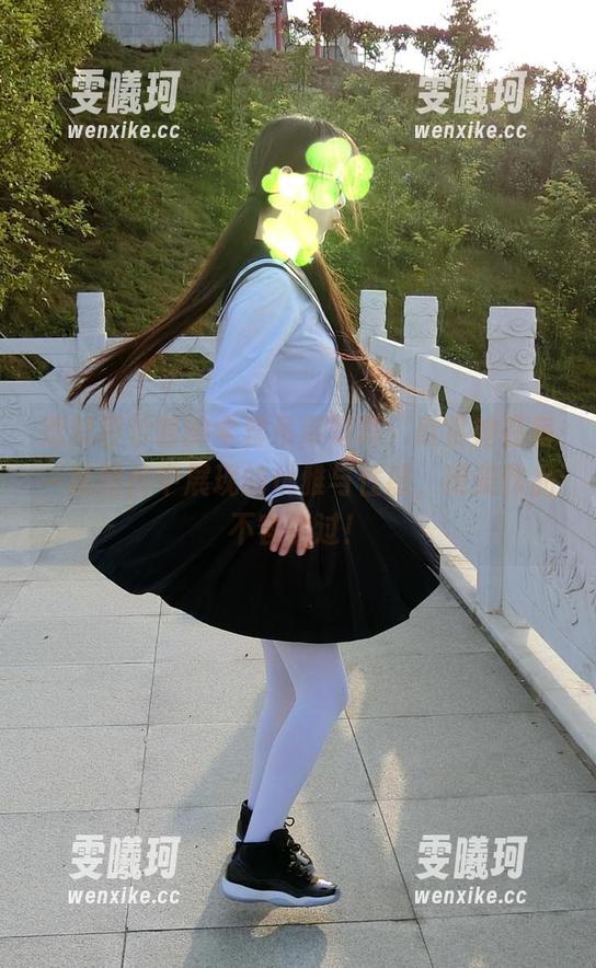 西尔酱 透过西尔酱的全套吊带写真,欣赏她在每一帧图片中展现的优雅与性感,绝美作品不容错过!