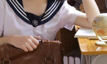 觅芙少女 – 在花花的浴室中畅游，绚丽写真下载让生活充满艺术气息！