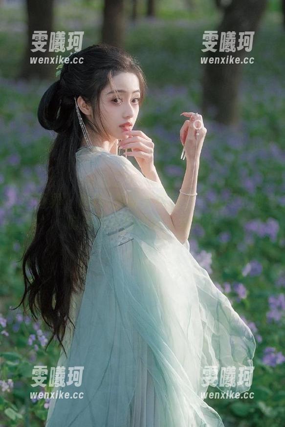 语画界-Miki兔 语画界 - Miki兔御姐原图全景:尽览她时尚写真图册的精致细节