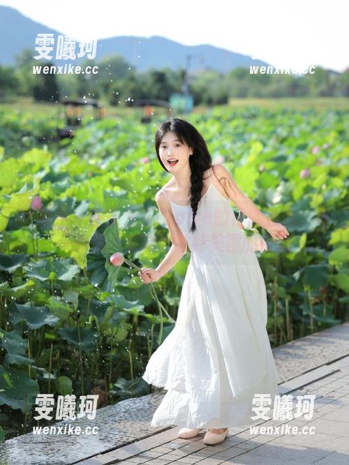 语画界-允儿Claire 语画界 - 感受允儿Claire的日常魅力:每一张照片都是她独特美图的展现