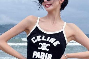 语画界 – 融入李丽莎泳池写真全集：感受夏日的傍晚与水的温存