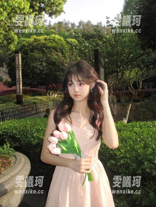 语画界-杨晨晨Yome 语画界 - 让你目不转睛的杨晨晨Yome泳衣高清图包,水波间的每一次低语!