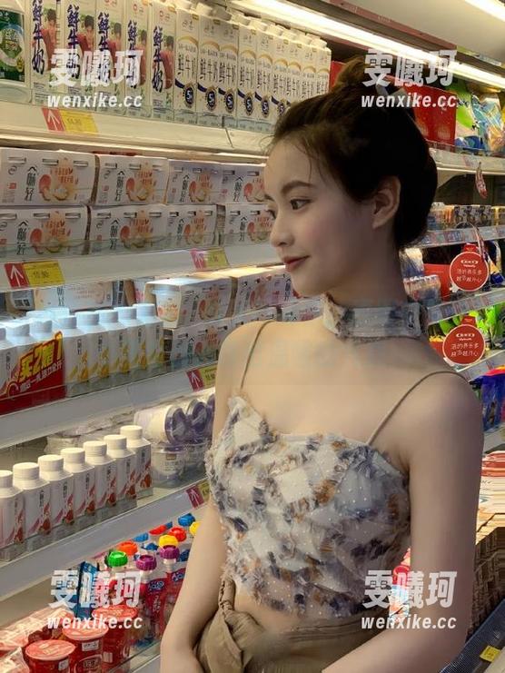 青豆客-赵馨玥 青豆客 - 赵馨玥双人写真集,原图中每一个笑容都透露出温馨的气息。