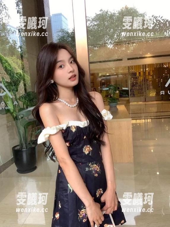 青豆客-雪瑞Lisa 青豆客 - 让我们一起观看雪瑞Lisa的自拍作品,探索每张精美图片背后的故事