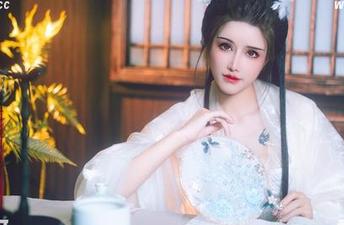 最新夏日浴室写真合集，鹿八岁baby教你如何在水中做女神！